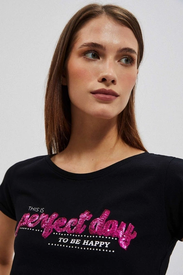 T-shirt z napisem czarny