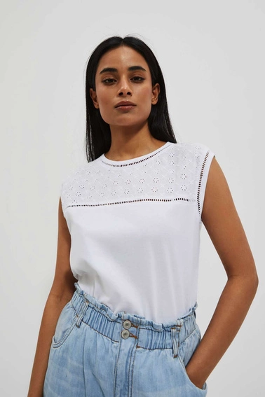 Bluzka z ażurowym dekoltem biała