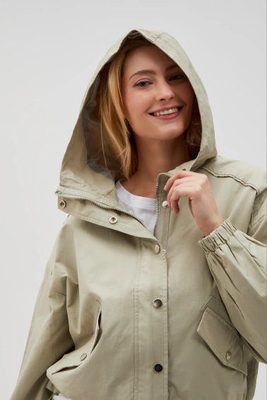 Krótka kurtka z kapturem oliwkowa