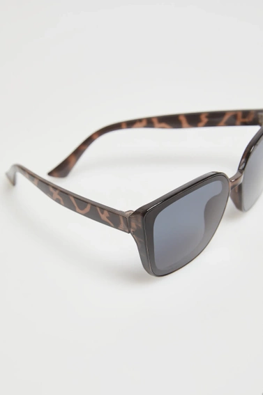 Okulary przeciwsłoneczne z plastikowymi oprawkami brązowe