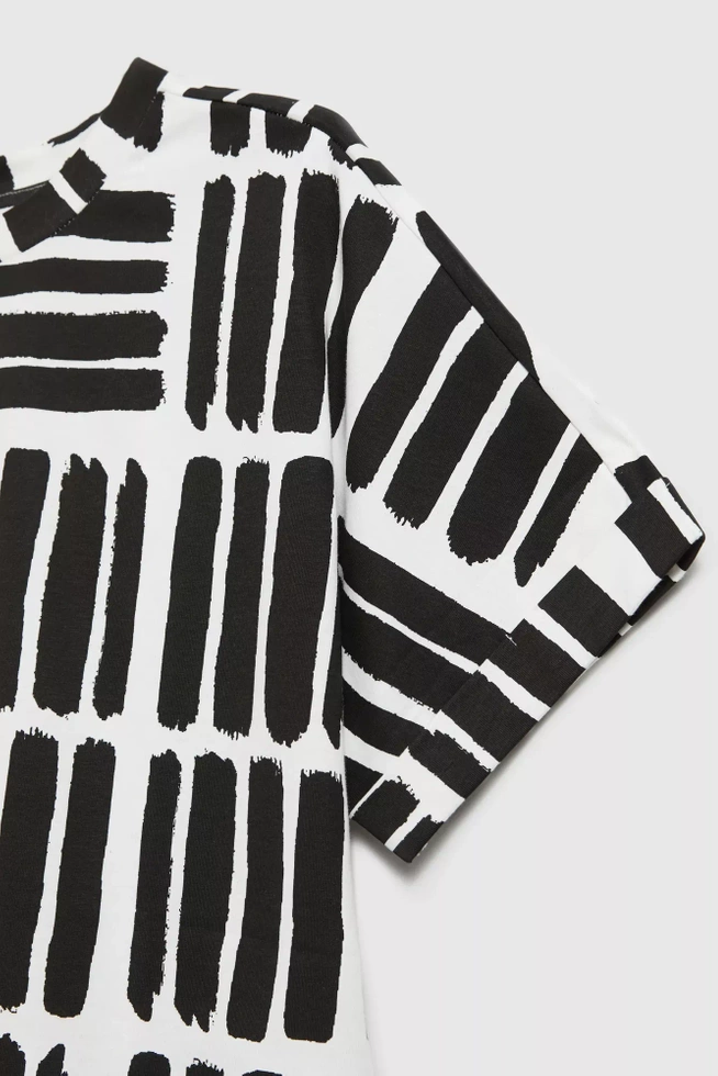 Bluzka o prostym fasonie biała