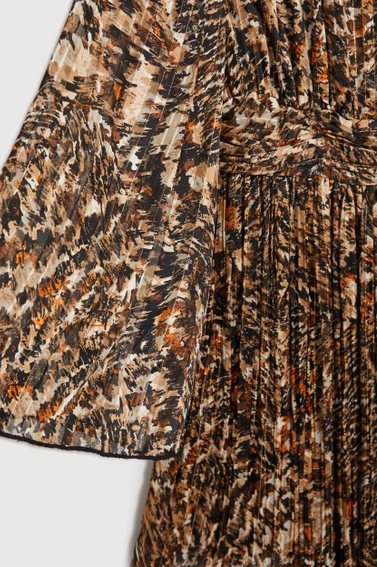 Plisowana sukienka z szerokimi rękawami czarna