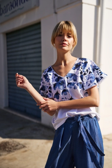 Bawełniana bluzka w kwiaty biała