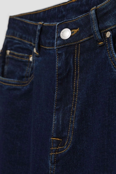 Jeansy z szerokimi nogawkami