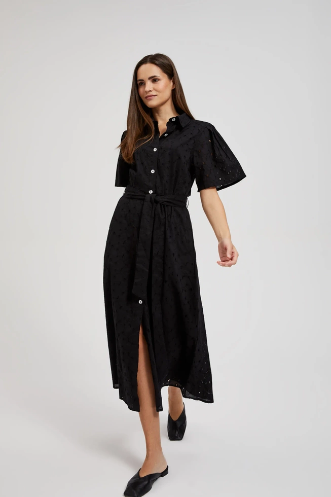 Rozkloszowana sukienka z guzikami czarna