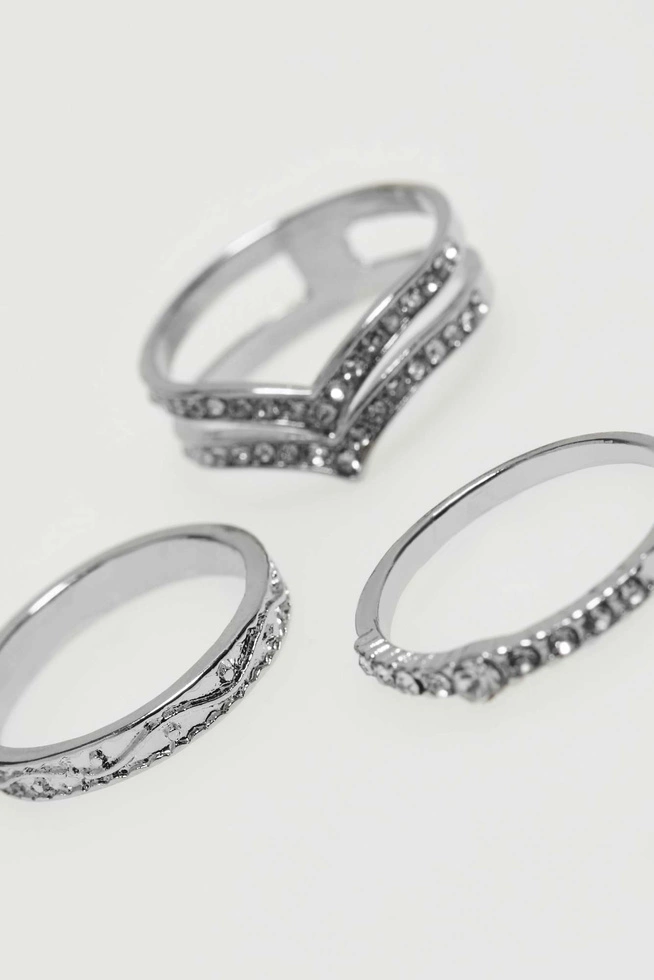 Zestaw pierścionków z elementami cyrkonii