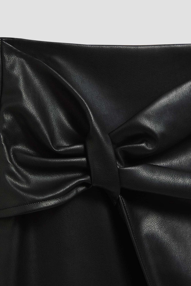 Trapezowa spódnica z imitacji skóry czarna