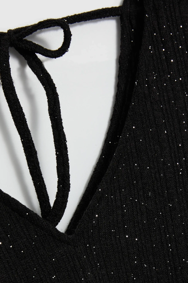 Błyszcząca bluzka z wiązaniem na plecach czarna