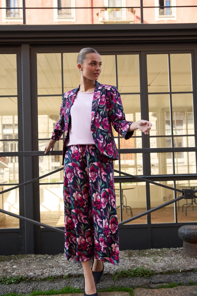 Marynarka w kwiaty granatowa