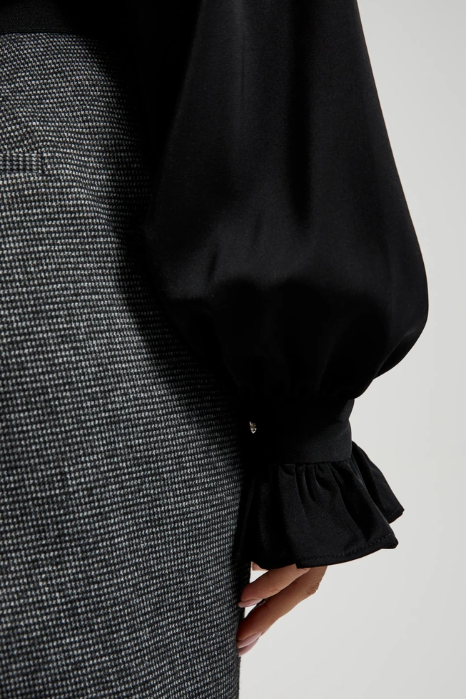 Koszula z bufiastymi rękawami i wiązanym dekoltem czarna