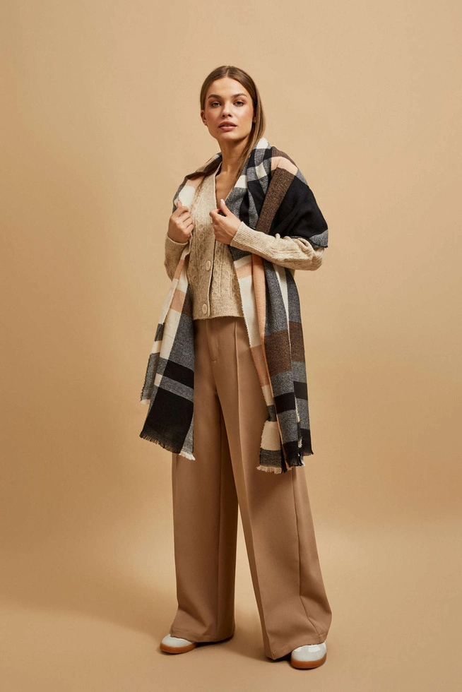 Szalik w kratę brzoskwiniowy