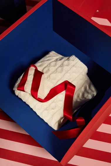 Sweter z ozdobnym splotem beżowy