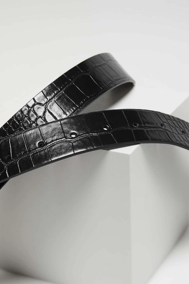 Pasek z ozdobną klamrą w kształcie węży czarny