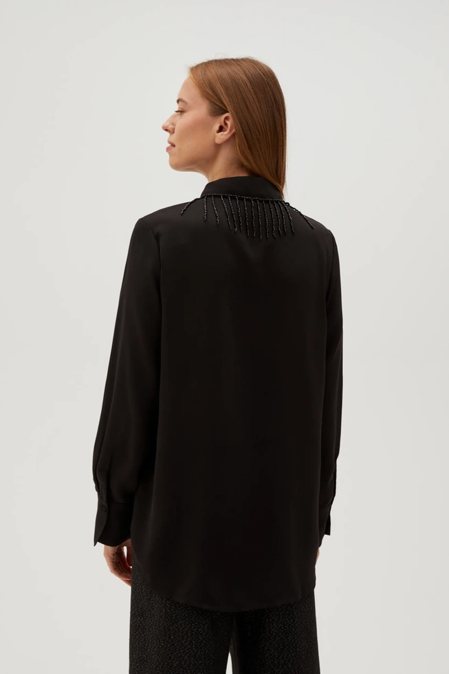 Koszula z ręcznie doszywanymi koralikami czarna