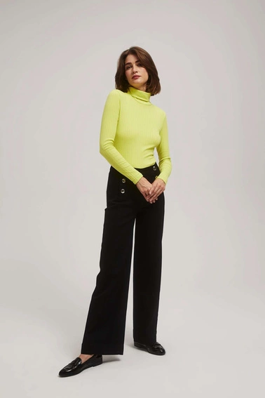 Prążkowana bluzka z golfem limonkowa