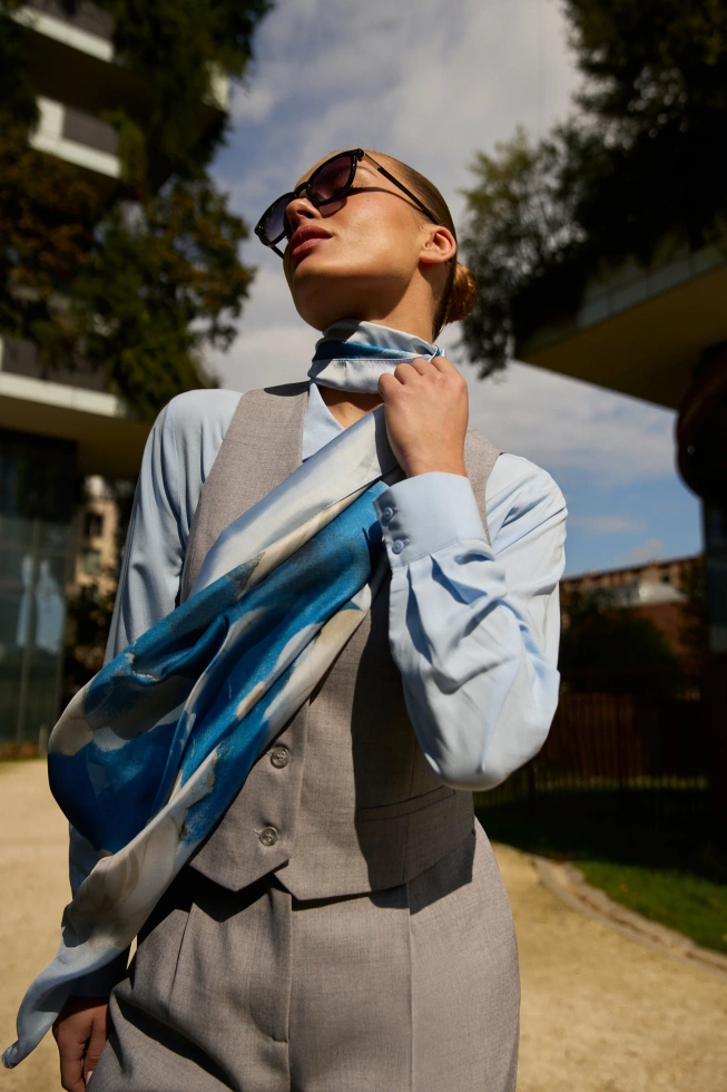 Szal w kwiaty błękitny