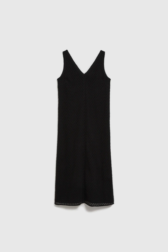 Ażurowa sukienka z dekoltem w serek czarna