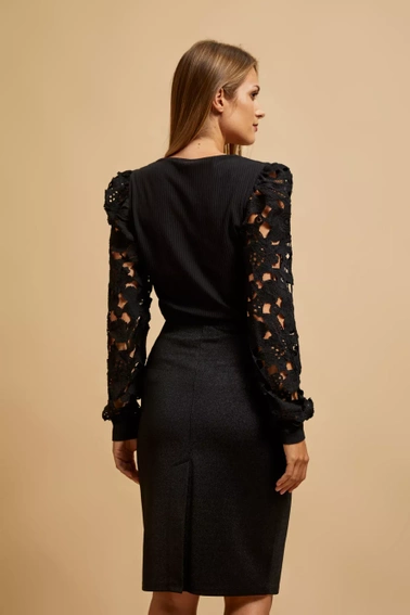 Bluzka z koronkowymi rękawami czarna