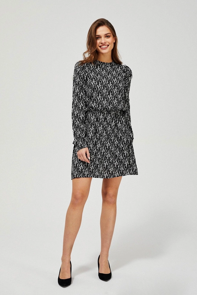 Taliowana sukienka z nadrukiem