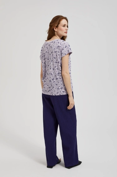 Bluzka w kwiatowy wzór z dekoltem w serek fioletowa 