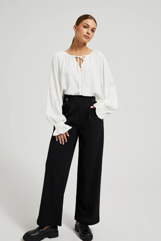 Koszula z bufiastymi rękawami i wiązanym dekoltem biała