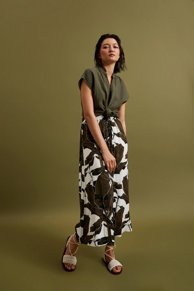 Spódnica midi z wzorem liści zielona