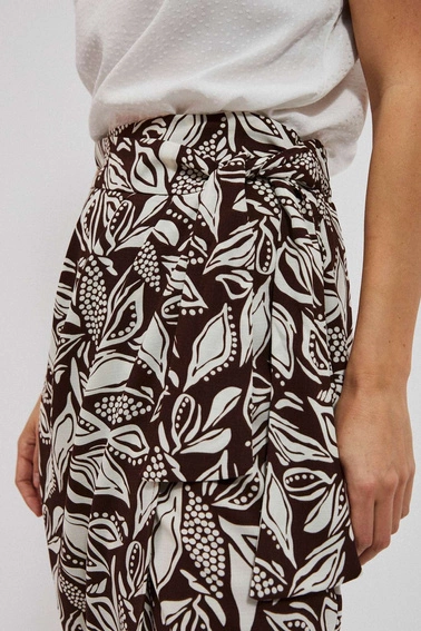 Wzorzysta spódnica z wiązaniem w pasie