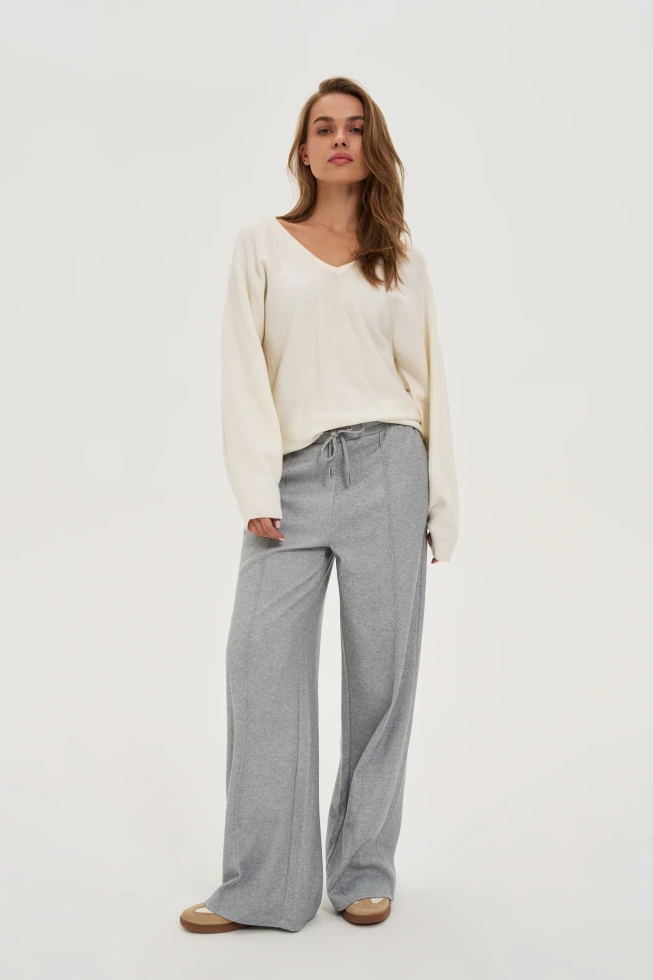 Sweter z dekoltem w serek ecru