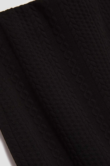 Ołówkowa spódnica w swetrowy wzór czarna