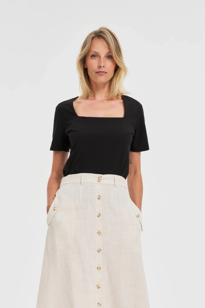 Bluzka z dekoltem karo czarna