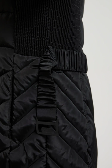 Pikowana kurtka z paskiem czarna