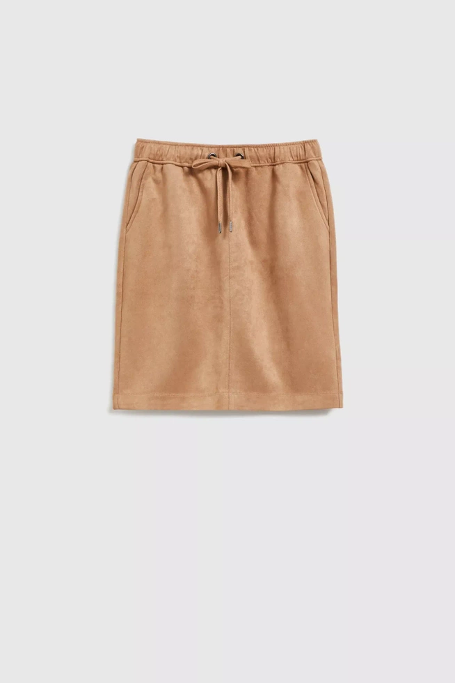 Spódnica o długości przed kolano