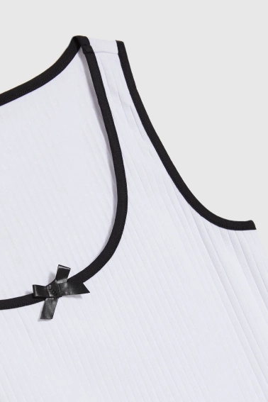 Dopasowany top biały