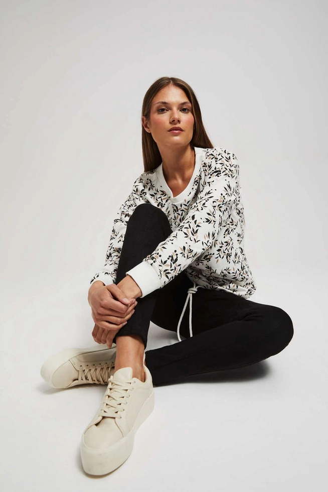 Bluza z wiązaniem w pasie i nadrukiem