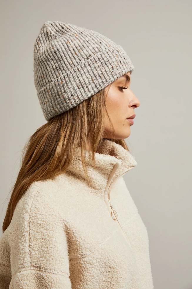 Czapka prążkowana beżowa