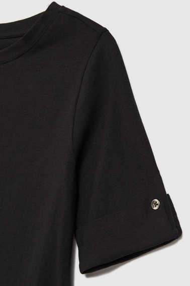 Gładki t-shirt z podwijanymi rękawami czarny