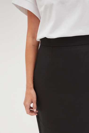 Ołówkowa spódnica czarna