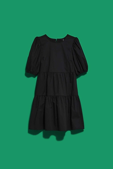 Sukienka z odkrytymi plecami