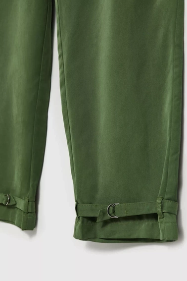 Spodnie cargo ze zwężanymi nogawkami khaki