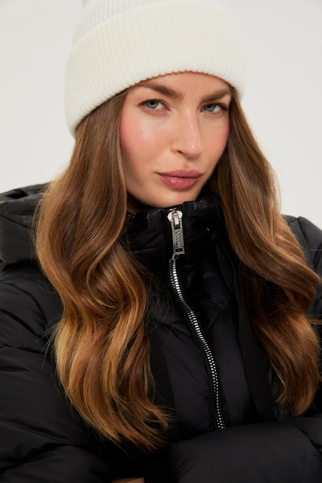 Pikowana kurtka z kapturem czarna