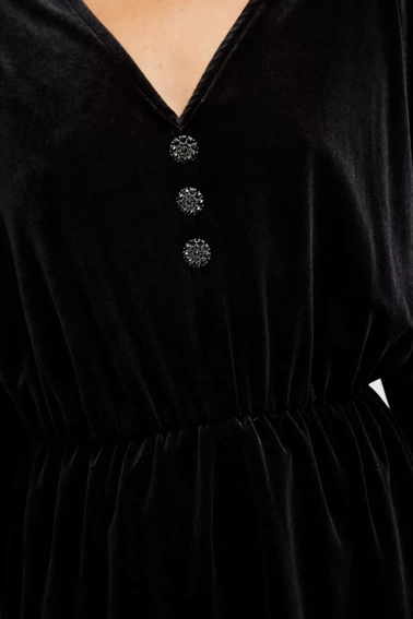 Welurowa sukienka z ozdobnymi guzikami