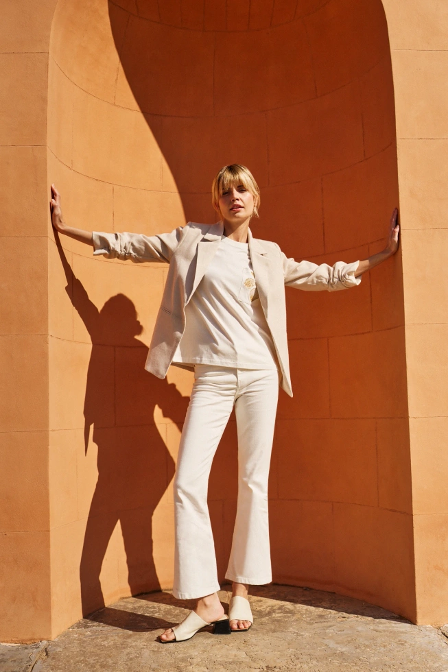 T-shirt z hatfem na kieszonce biały