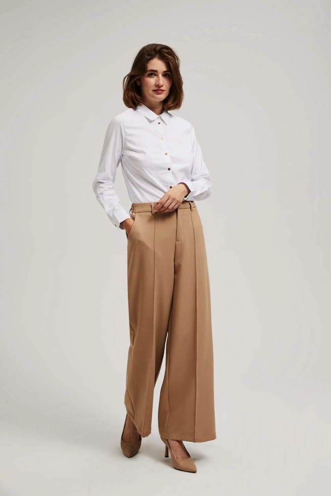 Gładka koszula z ozdobnymi guzikami biała