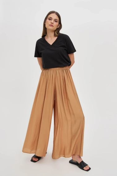 Bawełniany t-shirt z dekoltem w serek czarny