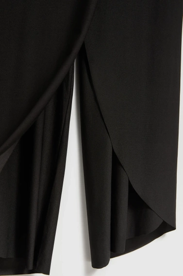 Spodnie czarne z szerokimi nogawkami