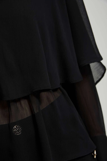 Koszula z falbanami i dekoltem w serek czarna