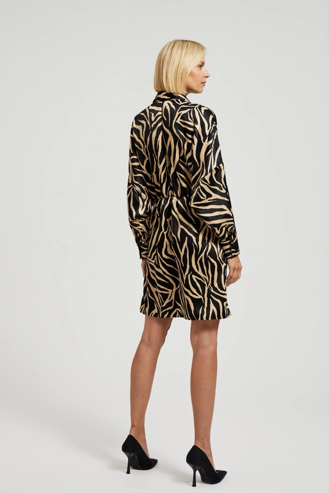 Koszulowa sukienka z zwierzęcym wzorem czarna