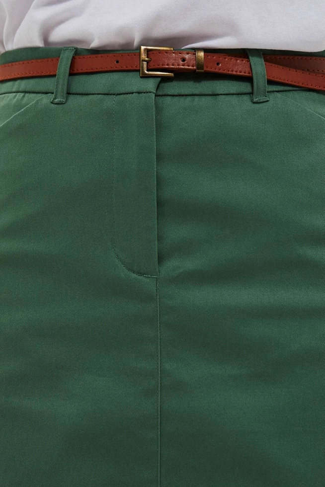 Ołówkowa spódnica z paskiem seledynowa