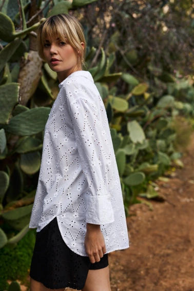 Ażurowa koszula biała