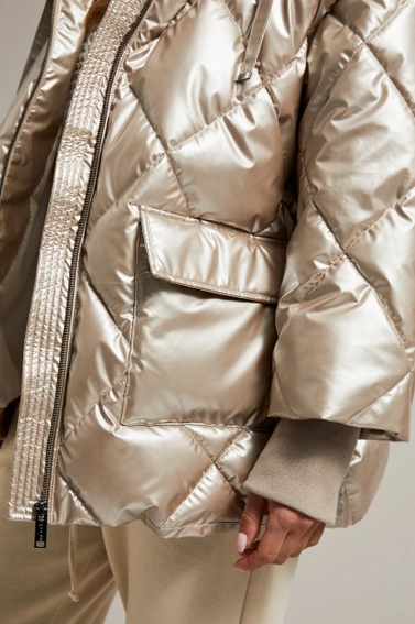Pikowana kurtka z dużymi kieszeniami beżowa